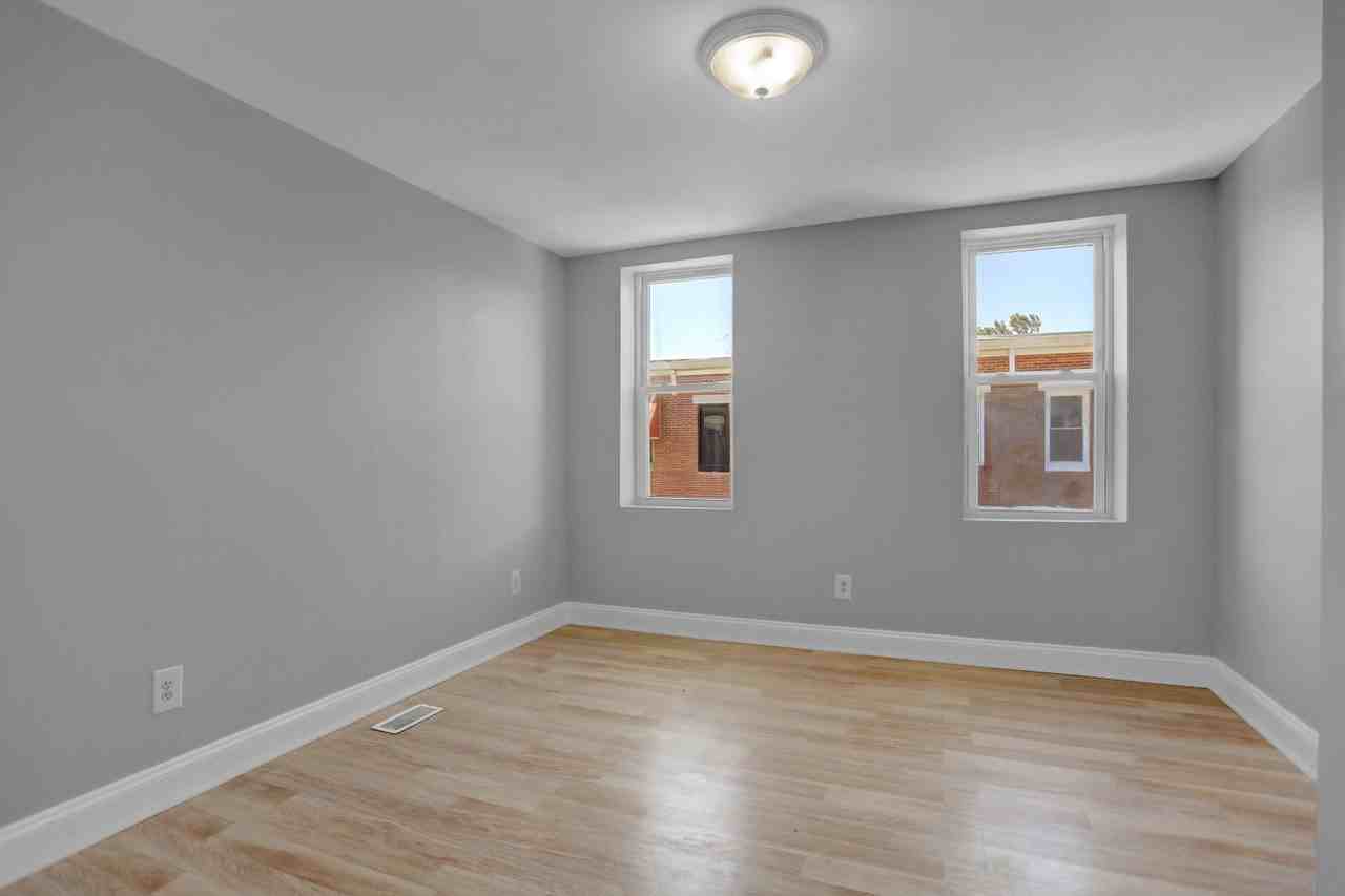 911 N Belnord Ave - Photo 2 of 32