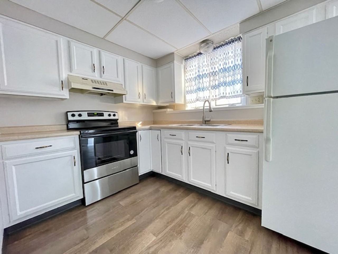 242 Wimbledon Dr - Photo 2 of 8