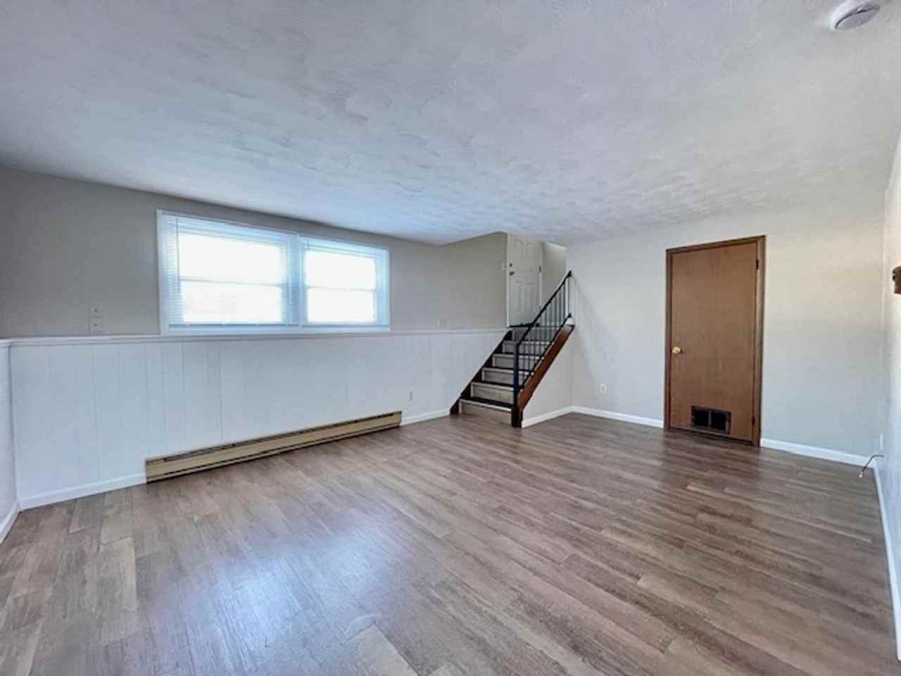 242 Wimbledon Dr - Photo 4 of 8