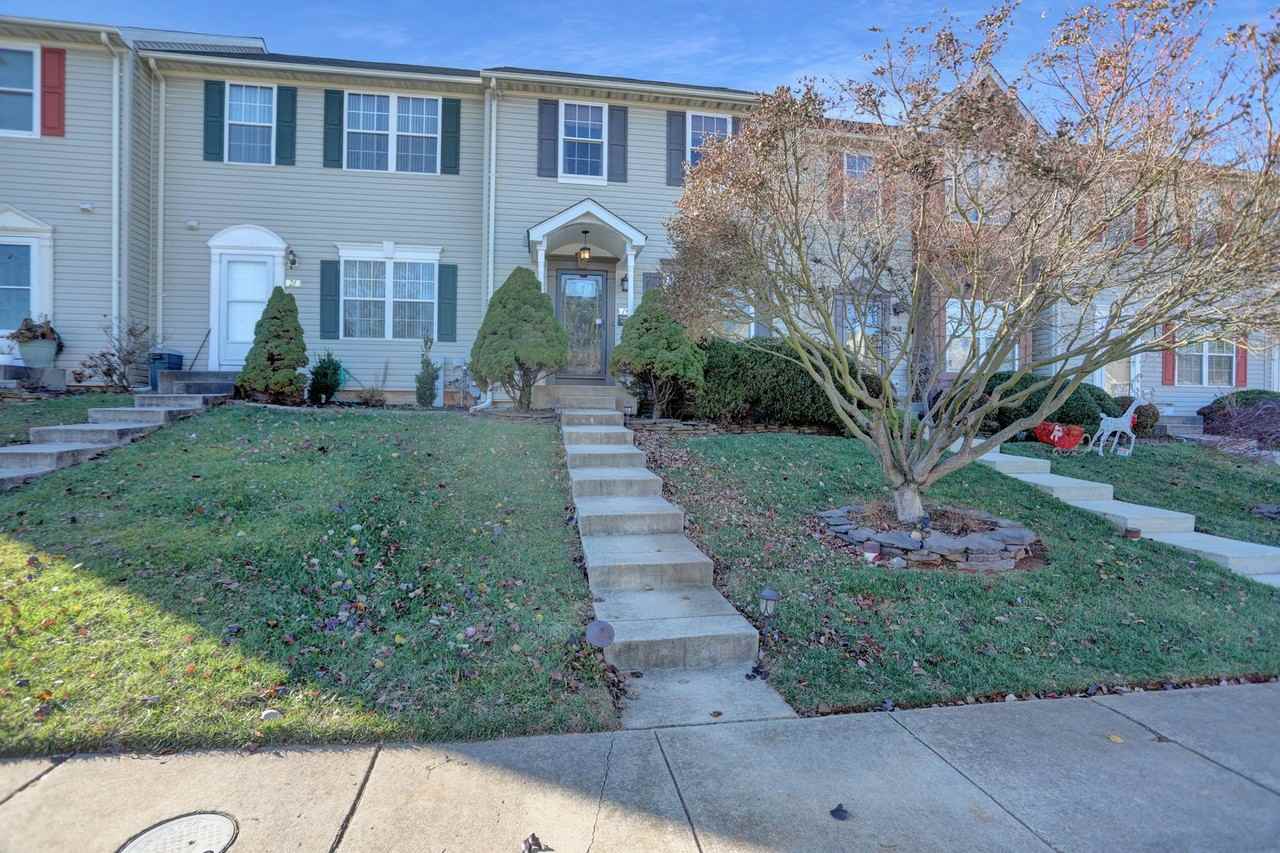 19 Hurst Ct - Photo 2 of 32