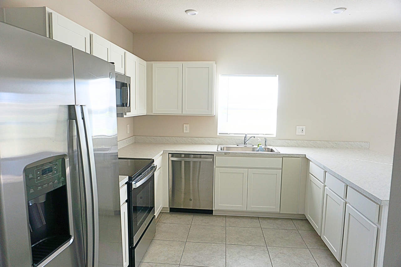 606 Lychee Ln - Photo 3 of 32