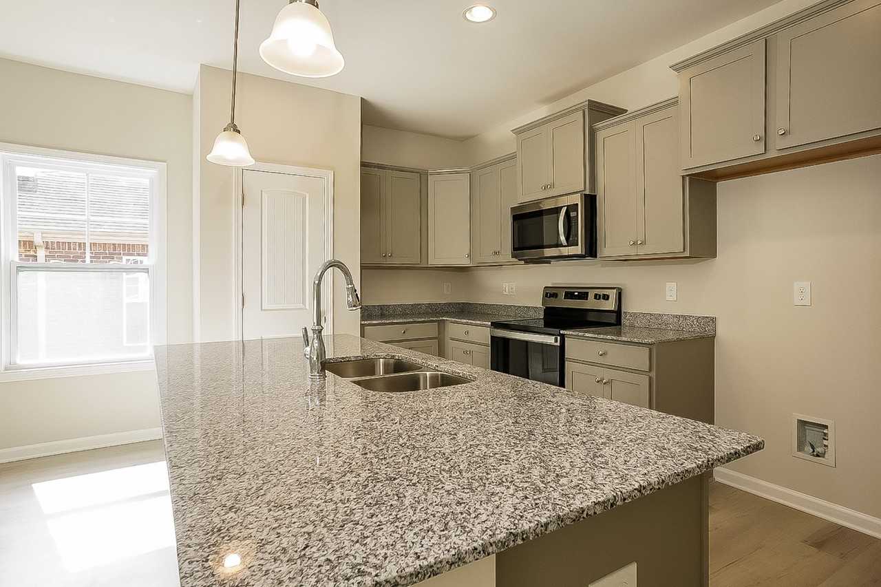 354 Bainbridge Dr - Photo 5 of 16