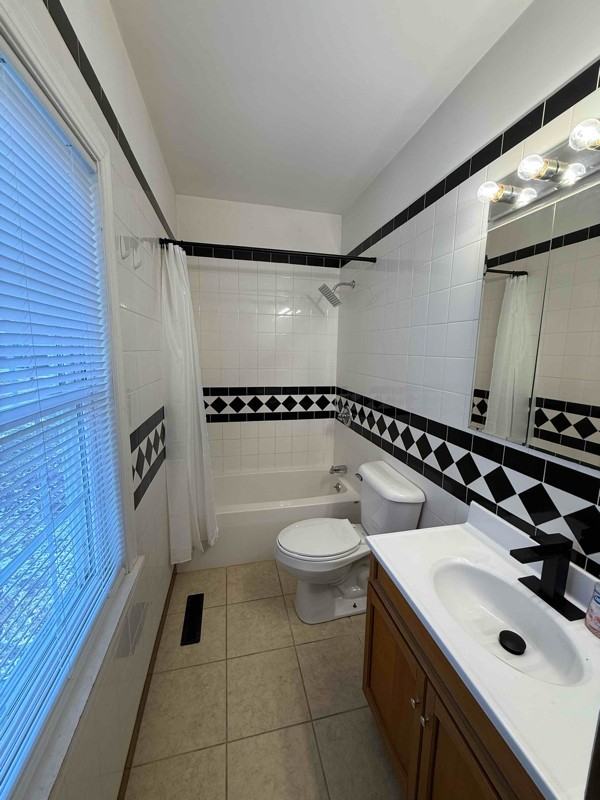 2448 31st Street A - Photo 3 of 8