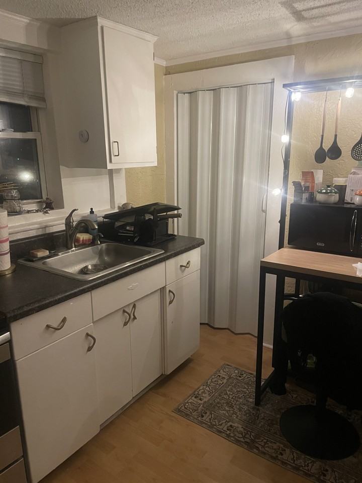 524 Washington Ave #203 - Photo 2 of 6