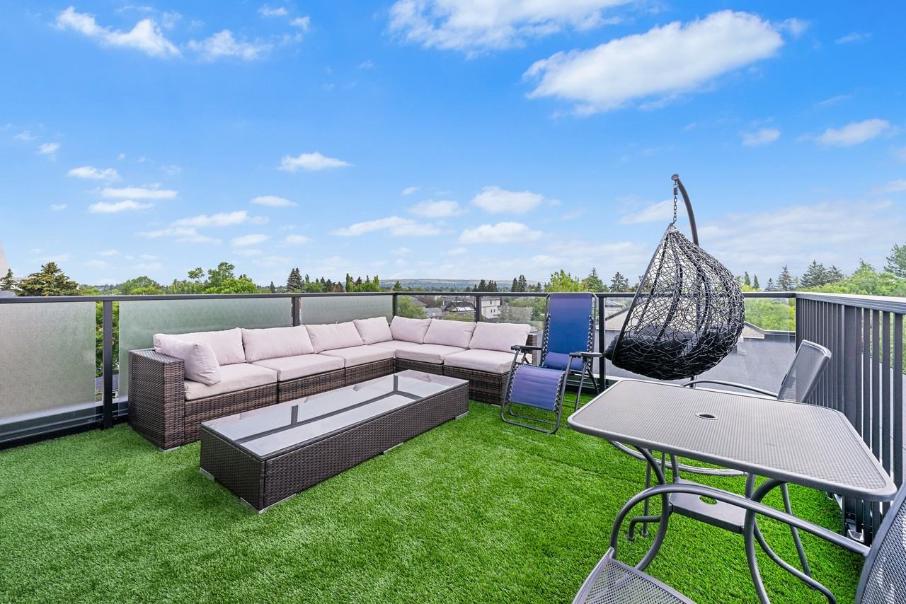 232 20 Avenue Northeast ##4 - Photo 2 of 41