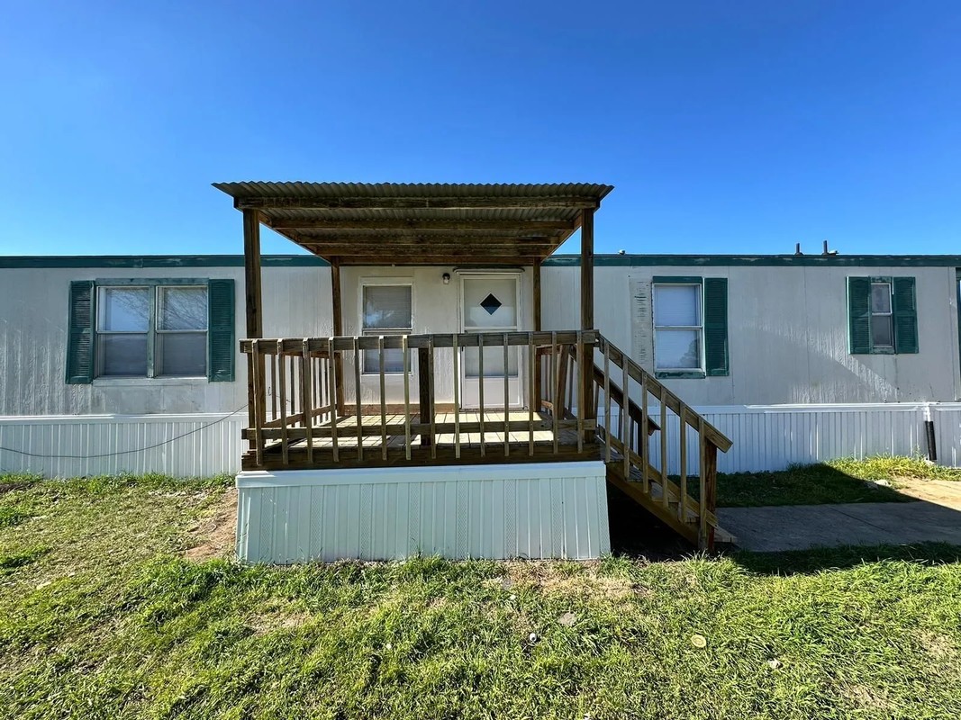 135 Neches Dr - Photo 2 of 22