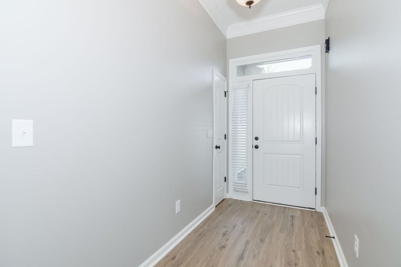 901 Avalon Ct - Photo 7 of 29