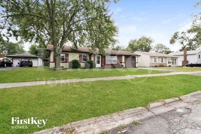 3611 Tamarind Ln - Photo 3 of 15