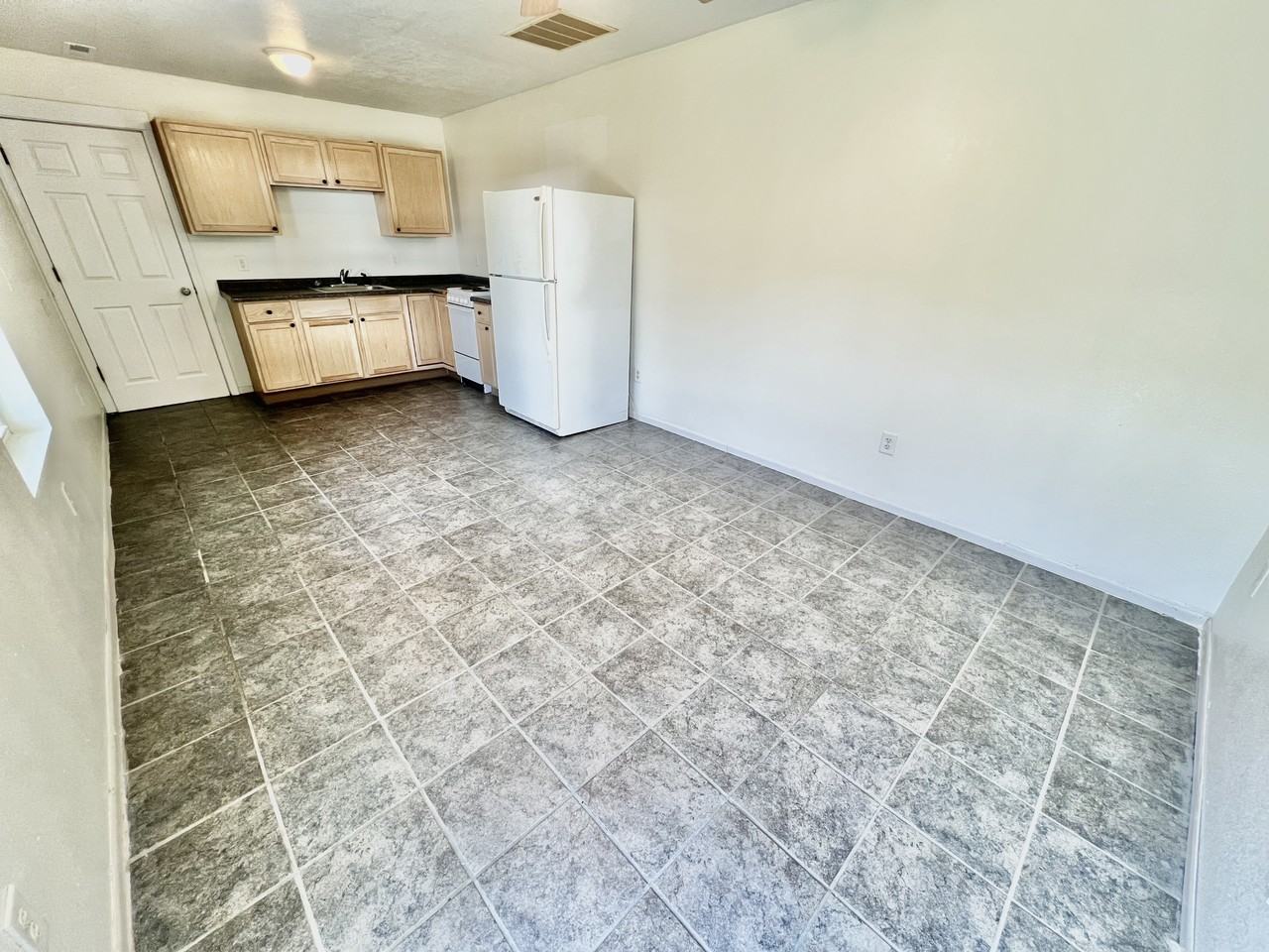 125 West Dunklin Street - Photo 3 of 8