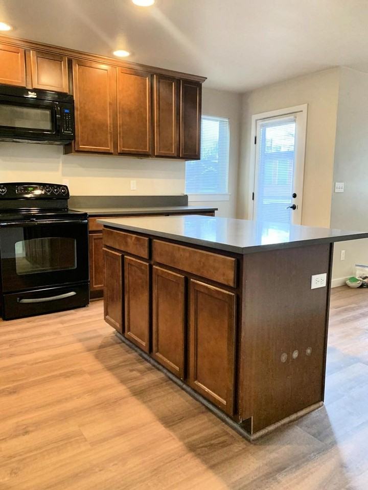 1413 N Northgate Way - Photo 3 of 13