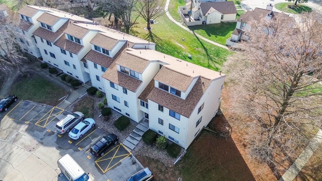 2203 Melrose Dr - Photo 4 of 18