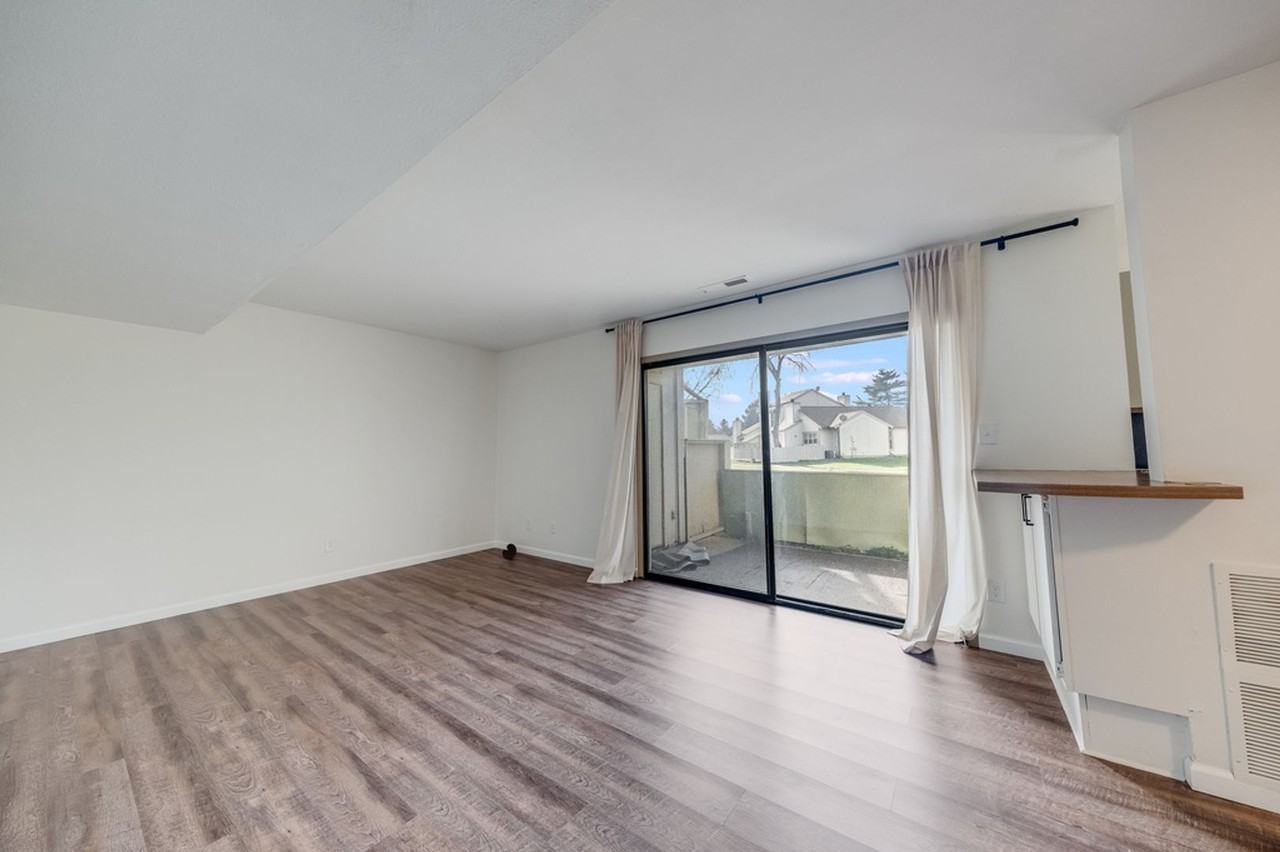 2203 Melrose Dr - Photo 6 of 18