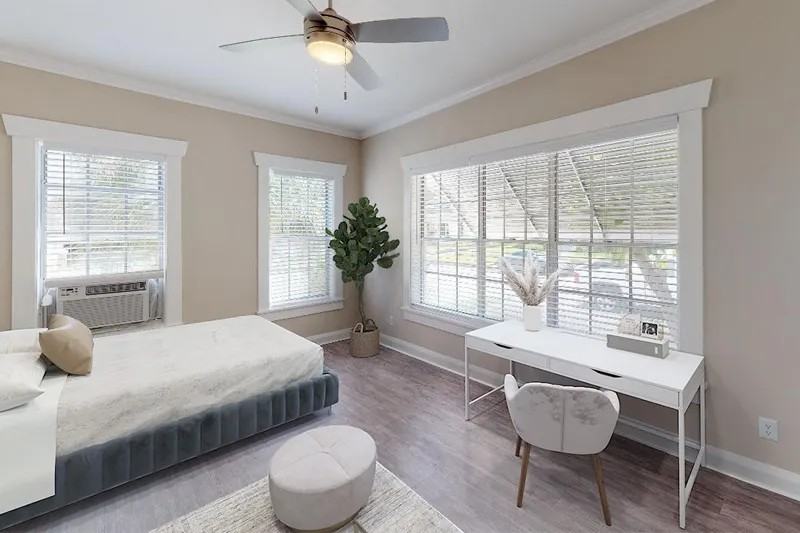 916 South Oregon Avenue - Photo 3 of 8