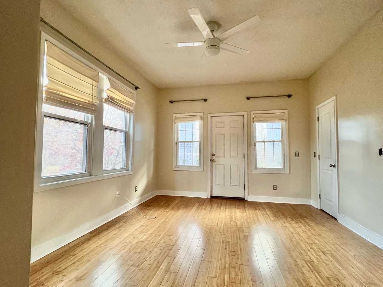 500 Parkway Dr Ne #02 - Photo 3 of 10