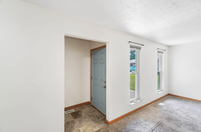 624 Mohican Ct - Photo 3 of 16