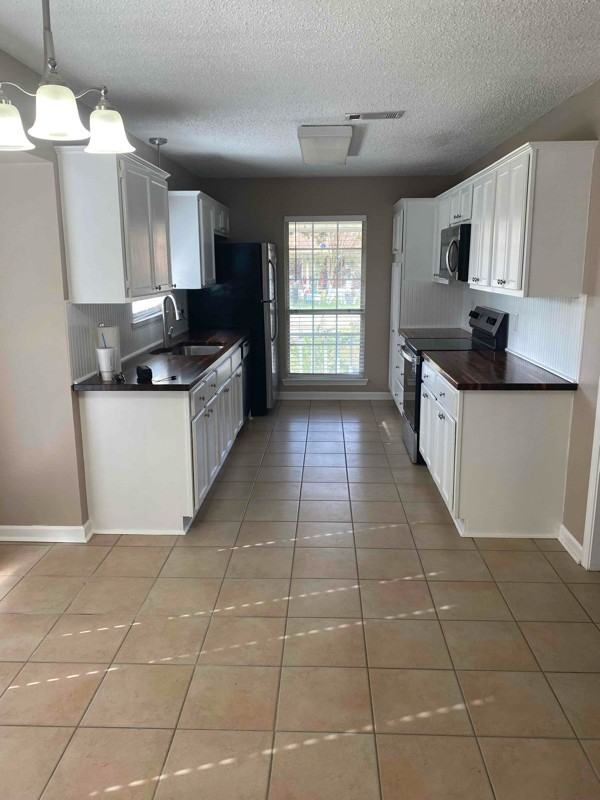 30612 Stephen Dr - Photo 2 of 6