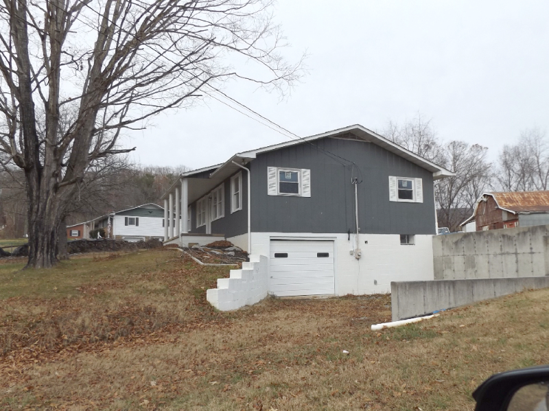 186 Fitzsimmons Hill Rd - Photo 3 of 19