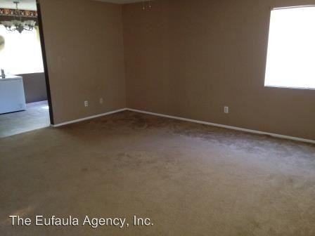 2076 Calhoun Dr - Photo 3 of 6