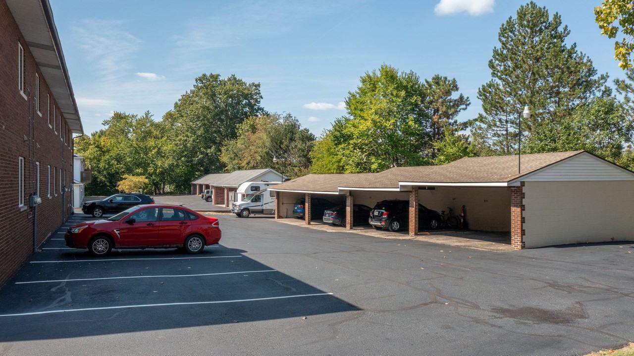 Center in the Falls - Photo 5 of 16