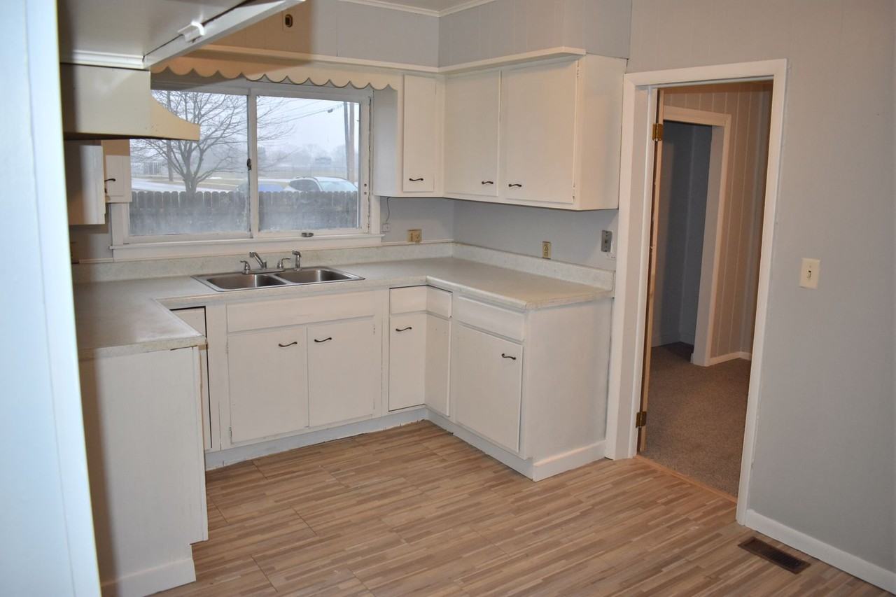 105 W 36th St - Photo 3 of 11