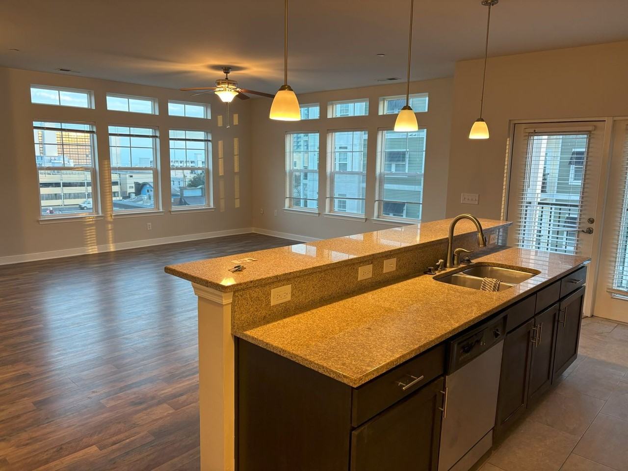 Beach Place Apartments - Photo 5 of 11