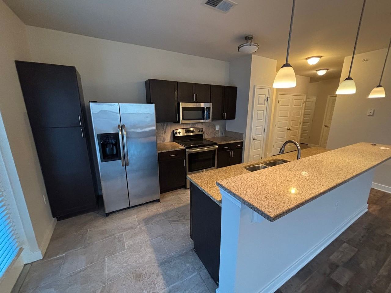 Beach Place Apartments - Photo 4 of 11