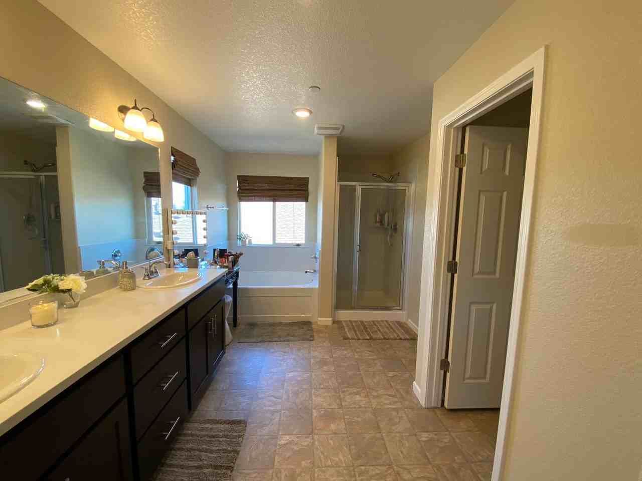 1153 Greenbrier Dr - Photo 5 of 34