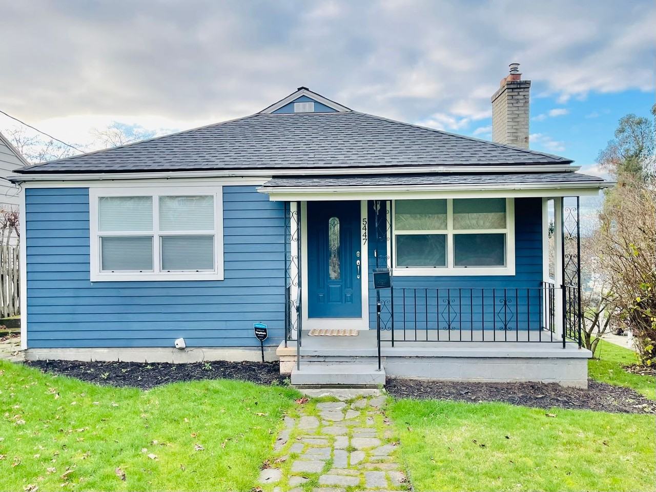 5447 48th Ave Sw - Photo 2 of 34