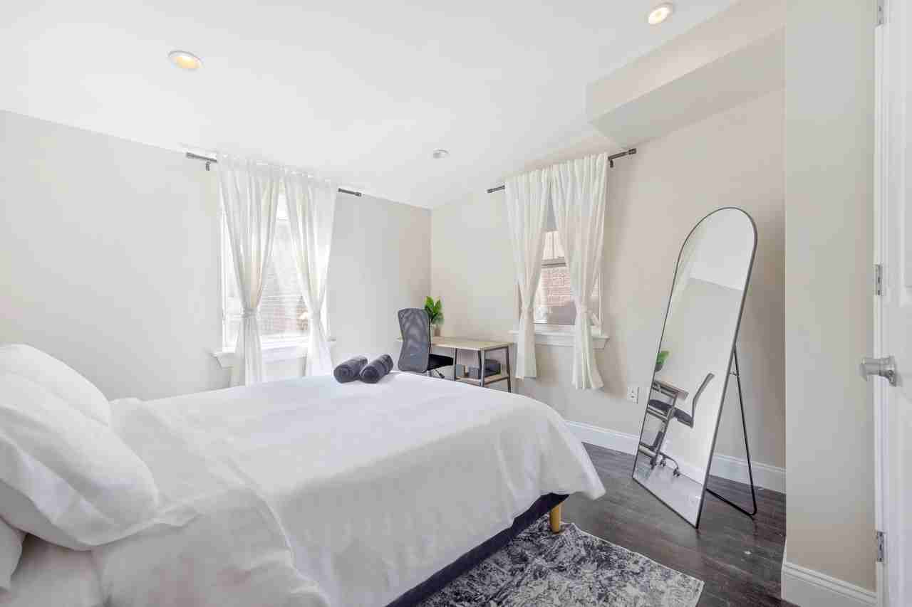 524 Evergreen Ave #1ROOM004 - Photo 3 of 26