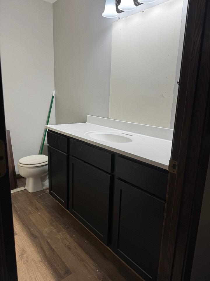426 Commodore Dr #426 - Photo 4 of 9