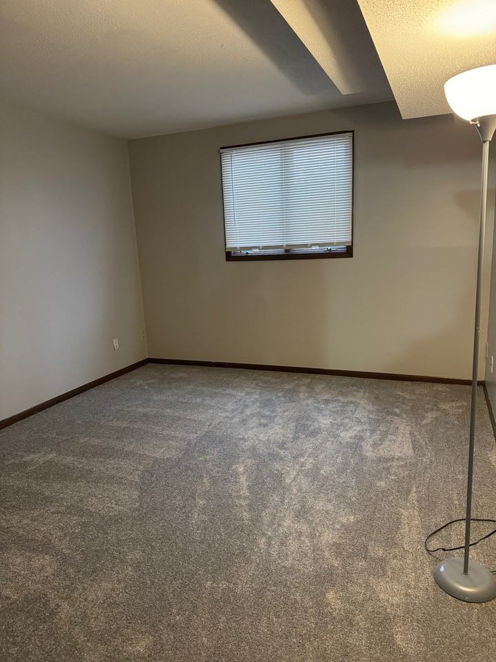 426 Commodore Dr #426 - Photo 5 of 9
