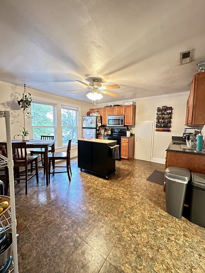 103 Cabarrus Ave #2 - Photo 5 of 14