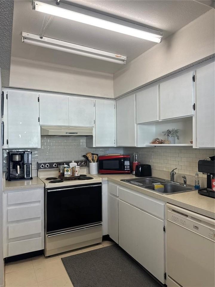 1750 Belleair Forest Dr #A15 - Photo 3 of 30