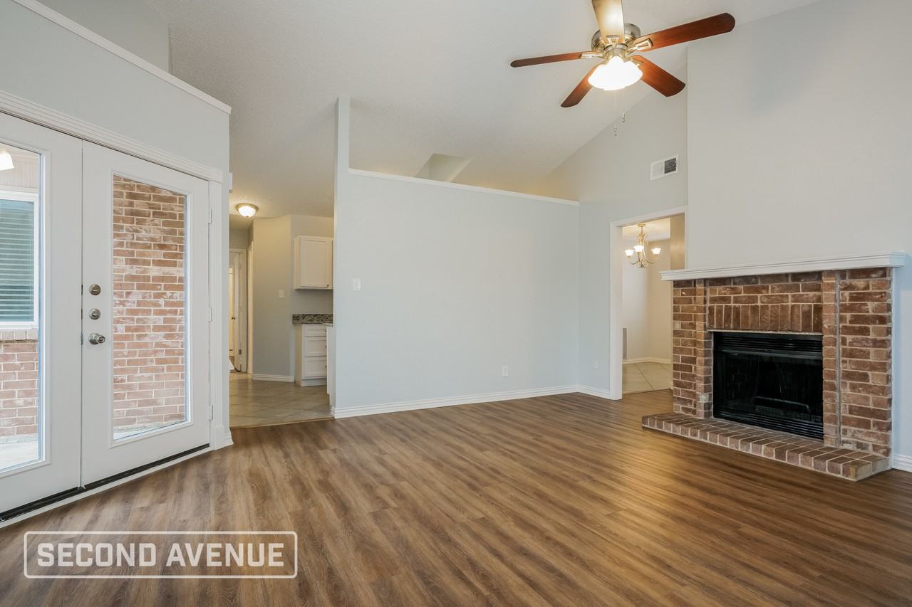 4005 Bond St - Photo 5 of 26