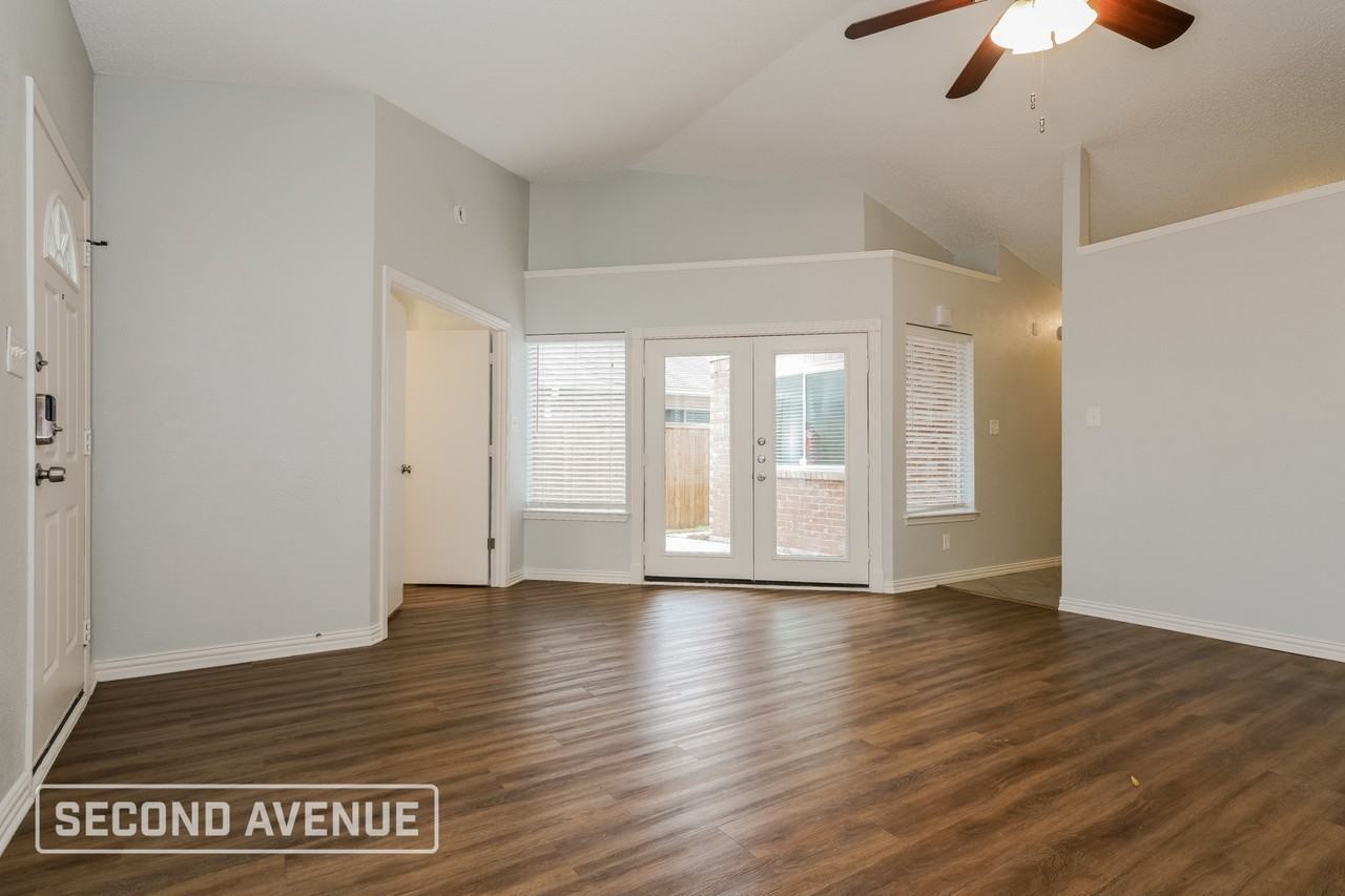 4005 Bond St - Photo 4 of 26