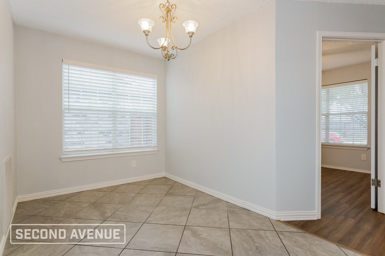 4005 Bond St - Photo 7 of 26