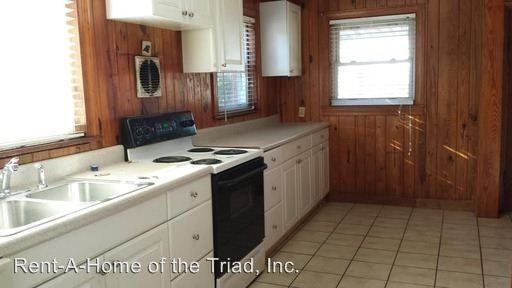 2906 Spring Garden St - Photo 2 of 7