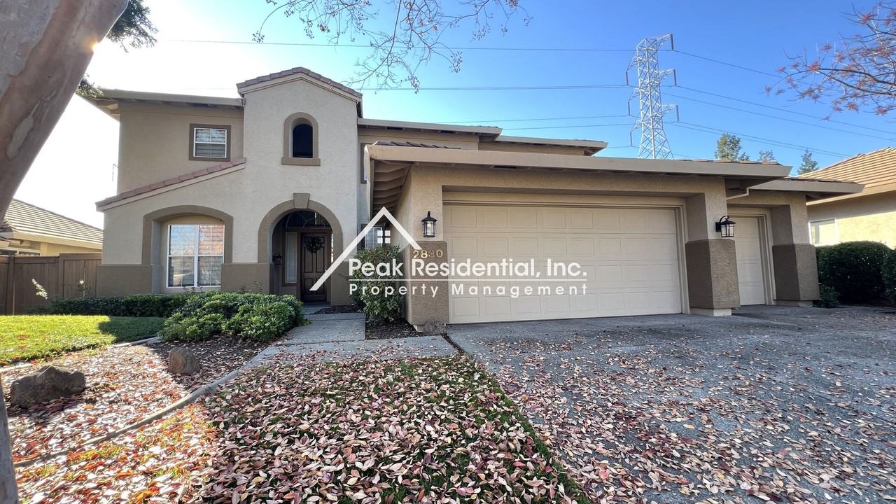 2830 Ashland Dr - Photo 2 of 40