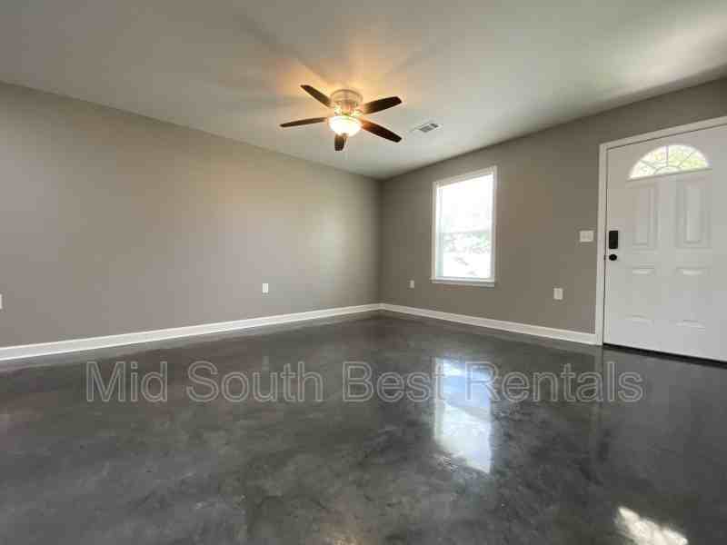 103 Teresa Ln - Photo 2 of 8