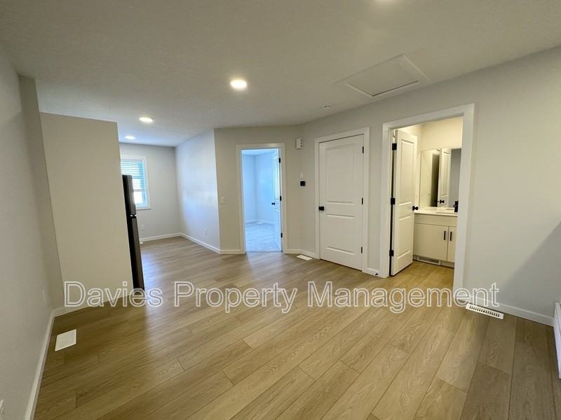 20740 24 Ave Nw - Photo 5 of 10