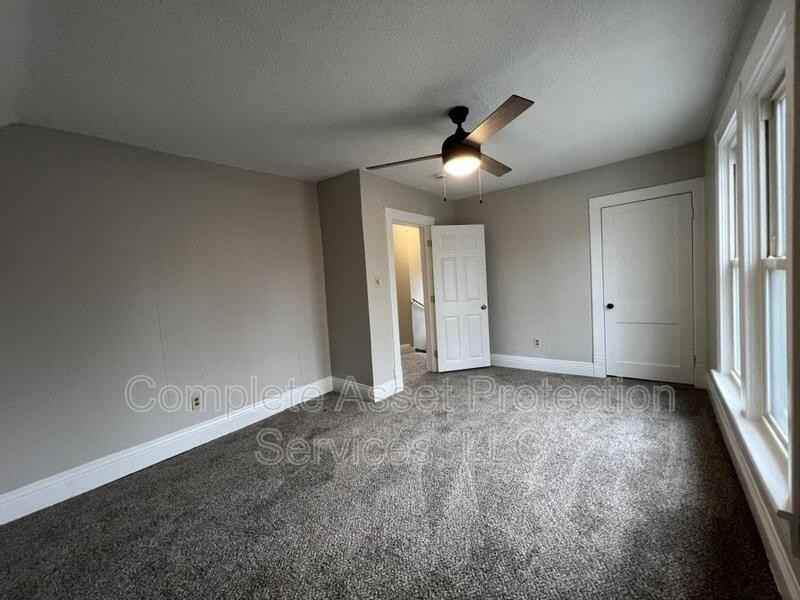 257 S 20th St - Photo 7 of 8