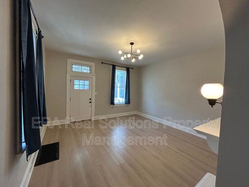 4126 Lakeman St - Photo 3 of 20