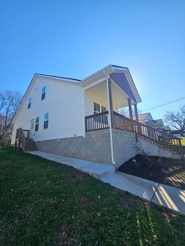 539 9th St - Photo 2 of 18