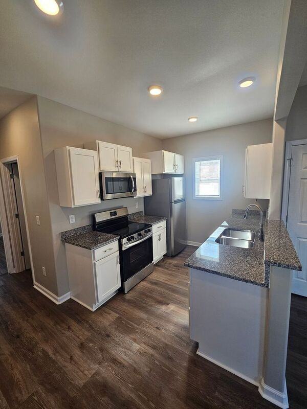 539 9th St - Photo 3 of 18