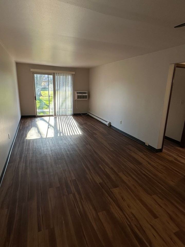 Plaza IV Apartments in St. Francis. - Photo 3 of 18