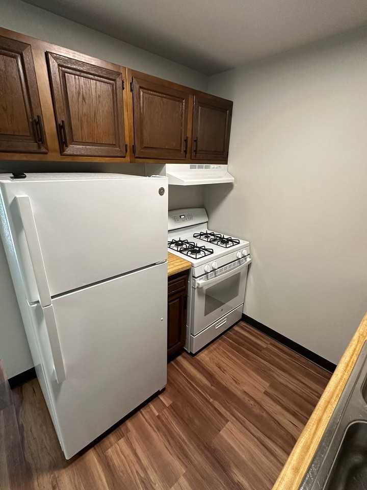 Plaza IV Apartments in St. Francis. - Photo 5 of 18