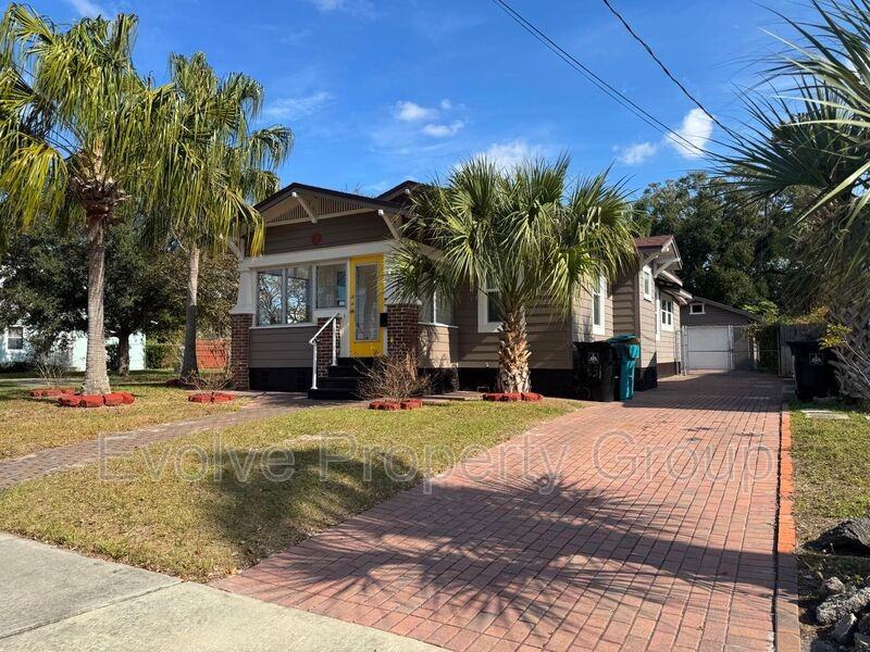 931 N Shine Ave - Photo 3 of 30