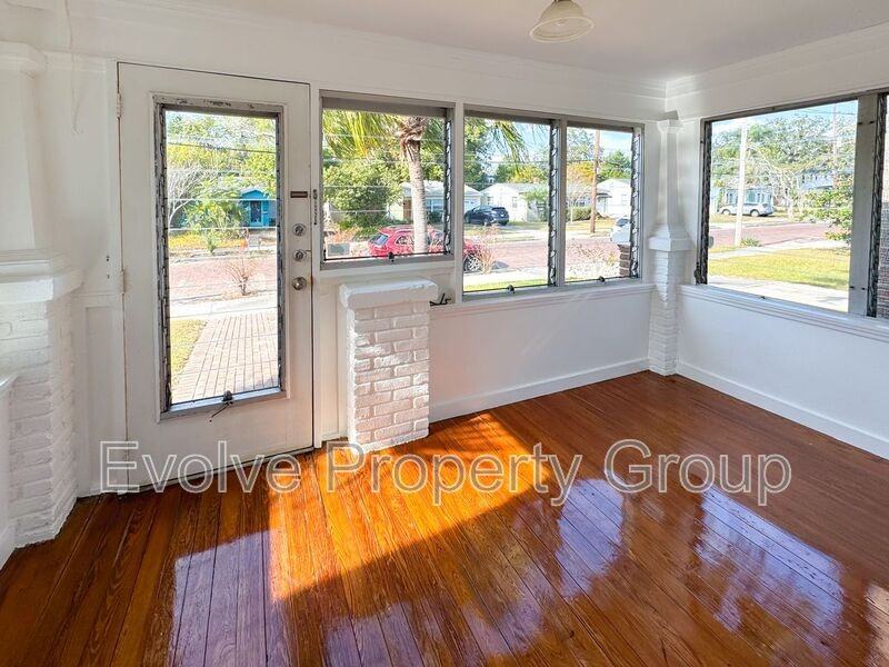 931 N Shine Ave - Photo 4 of 30