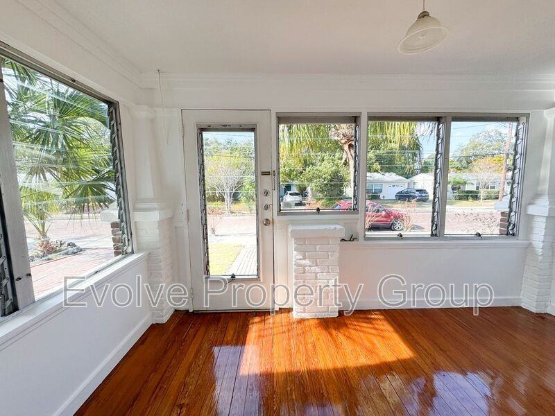 931 N Shine Ave - Photo 5 of 30