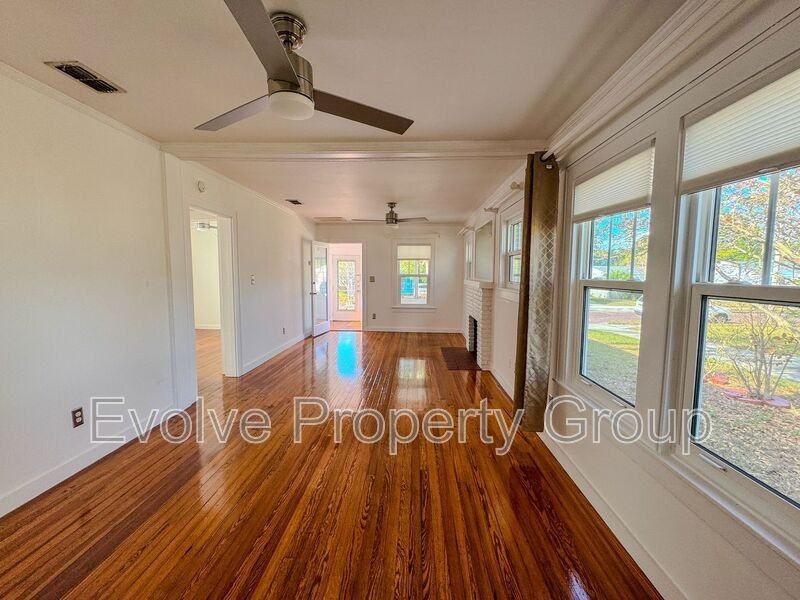 931 N Shine Ave - Photo 7 of 30